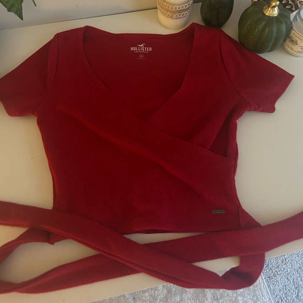 Red Hollister tie crop top